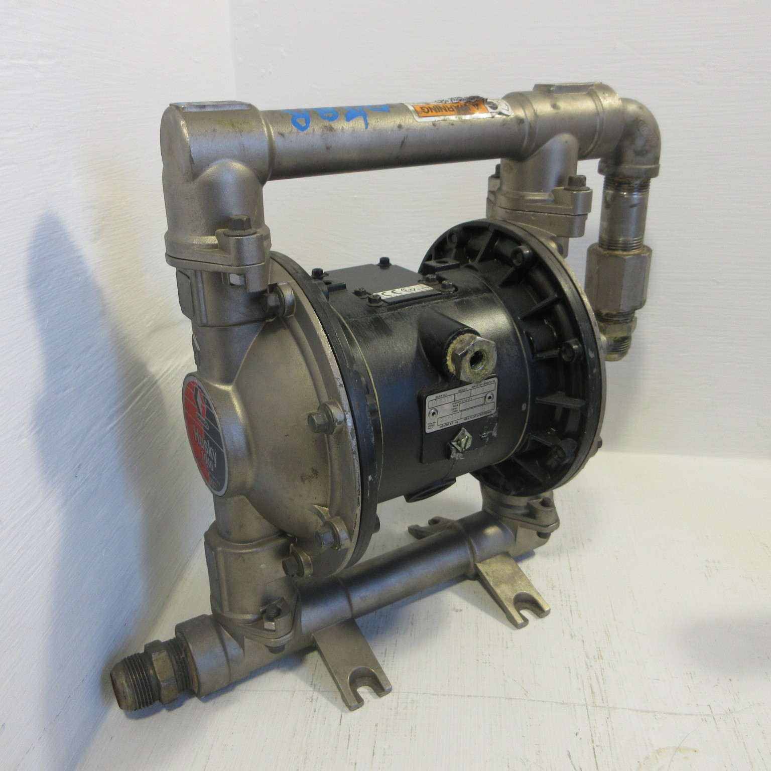Graco D74311 Diaphragm Pump Husky 1040 120 PSI 8.4 Bar 42-159 Max GPM 14F07D Ser