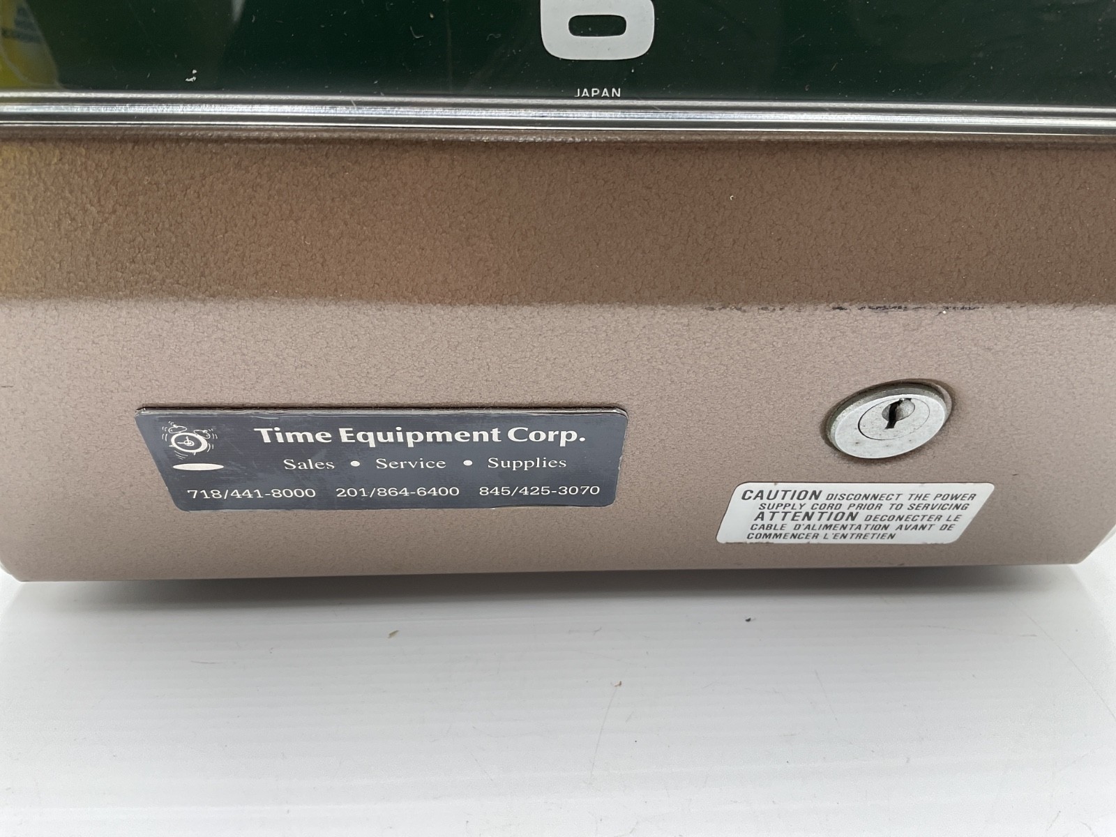 Amano Time Clock 6800 6809 Punch Clock. Keeps time