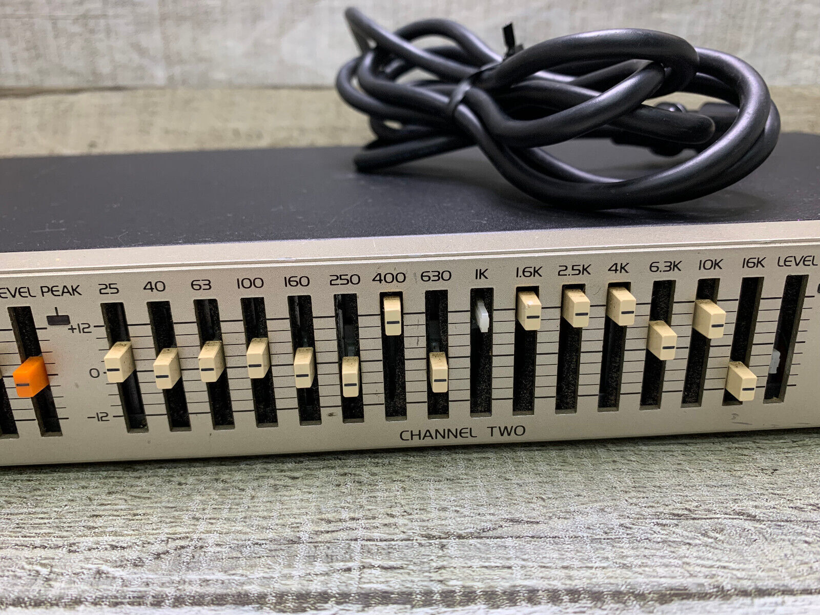 IBANEZ GE1500 VINTAGE RACK MOUNT 2 CHANNEL GRAPHIC EQUALIZER MISSING 2 SLIDERS
