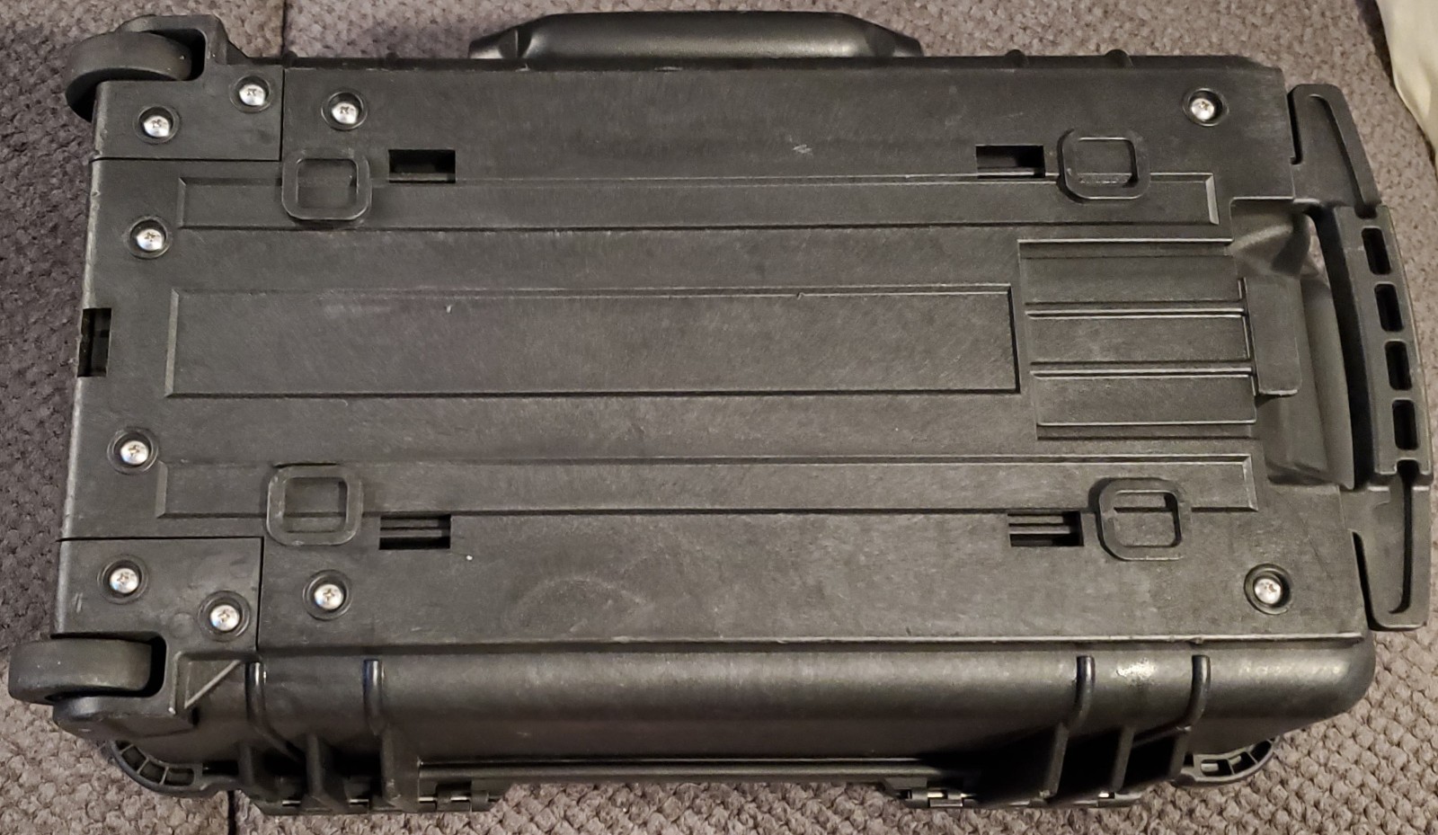 HTC Vive VR Headset Complete Set + Custom Pelican 1510 Case (Easily Portable)