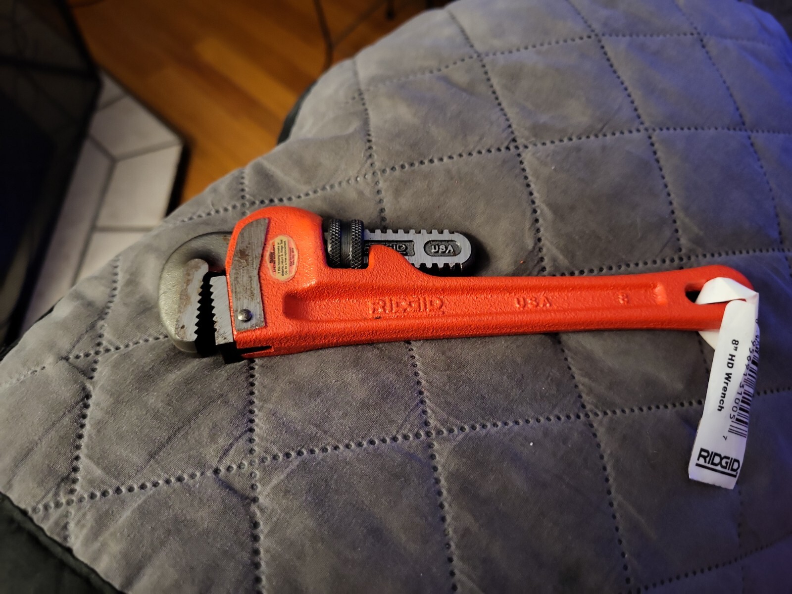(1) New Ridgid 31005 8" Cast Iron Pipe Wrench, 1-1/2" Capacity