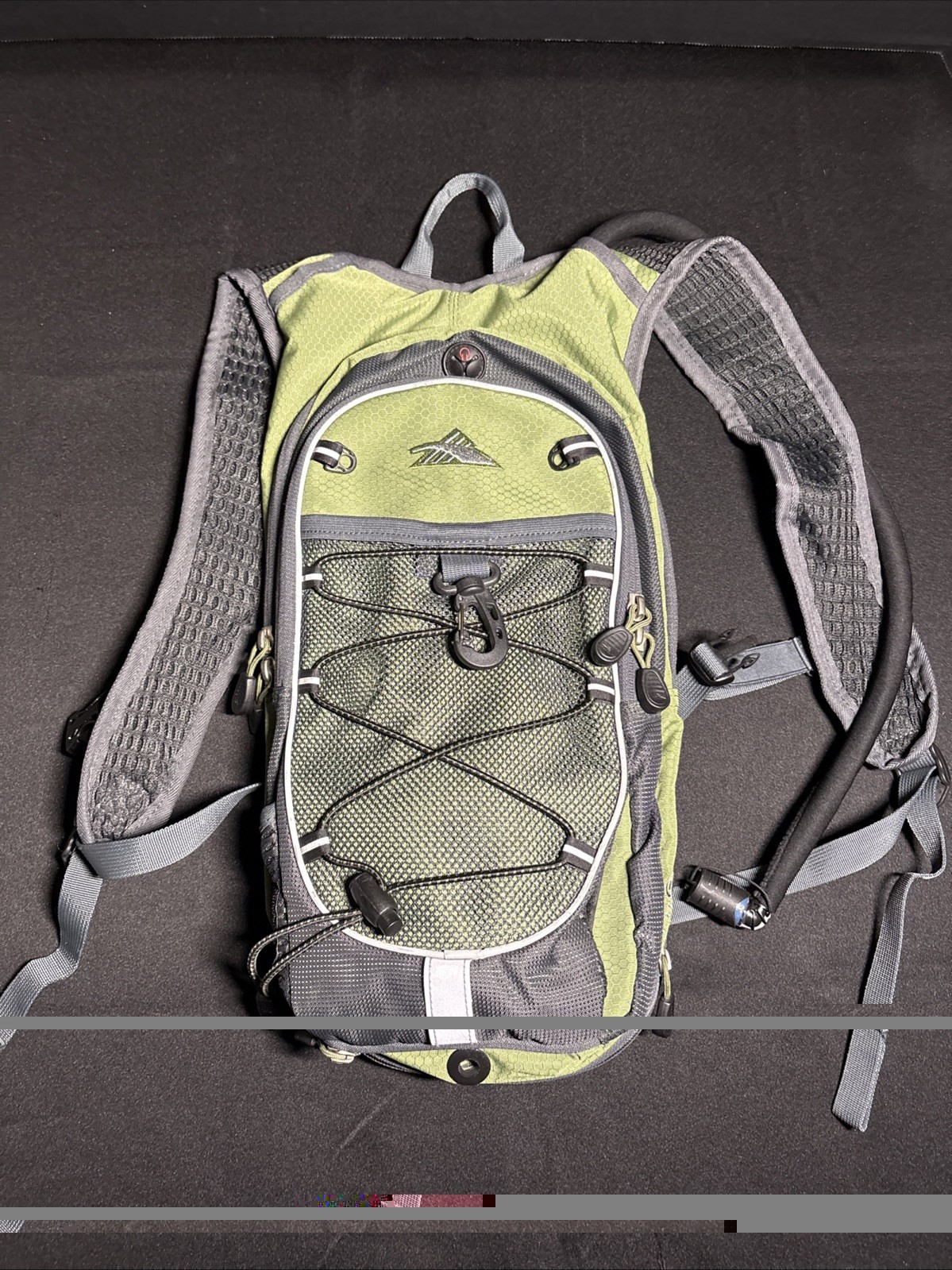 High Sierra Green Gray Airmesh Back Lightweight Hiking Backpack NWOT W/bladder
