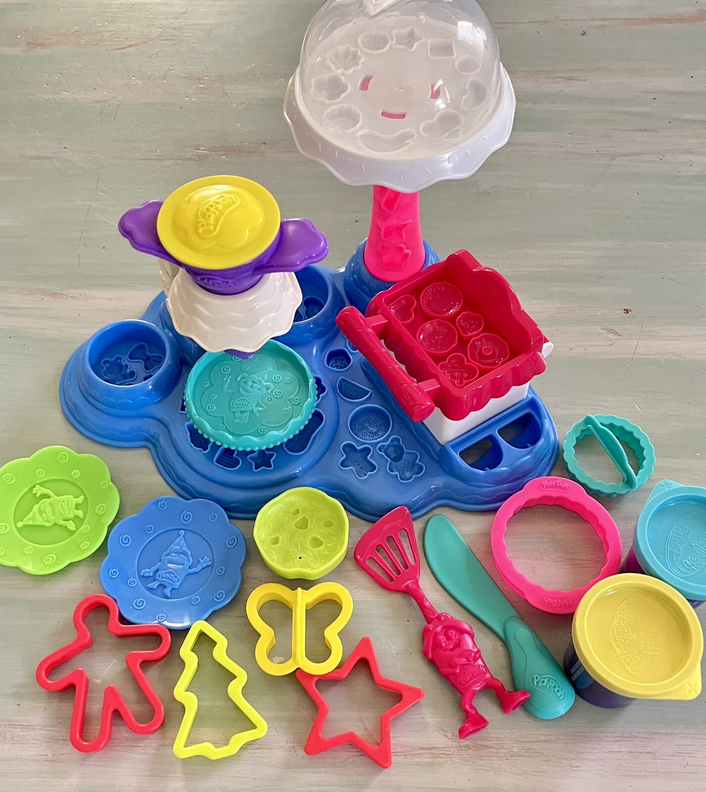 Hasbro 2018 Play-Doh Cake Party Almost Complete Includes Some Soft Play-doh
