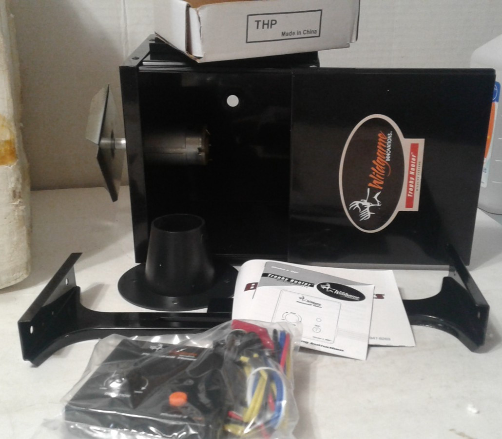 Wildgame Dusk/Dawn Feeder Kit 6 Volt open damaged box