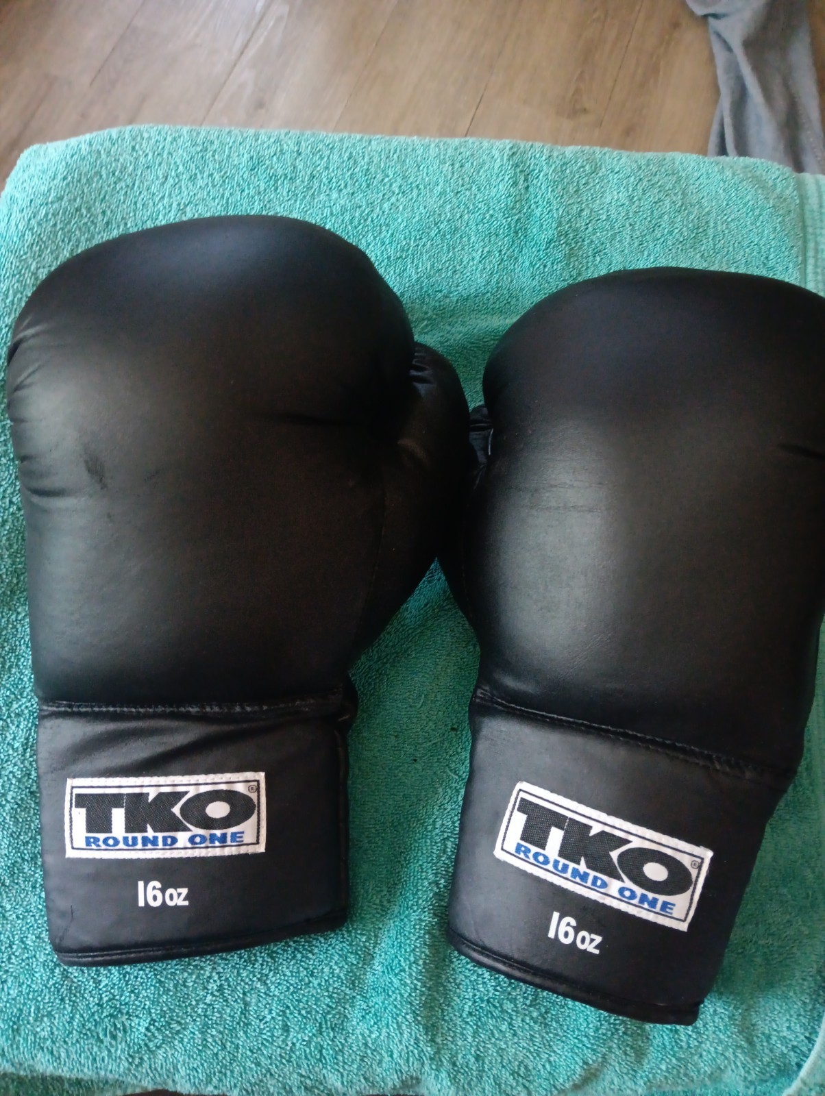 TKO-TECHINICAL KNOCKOUT- ALL PURPOSE  BOXING GLOVES - 16oz, Good