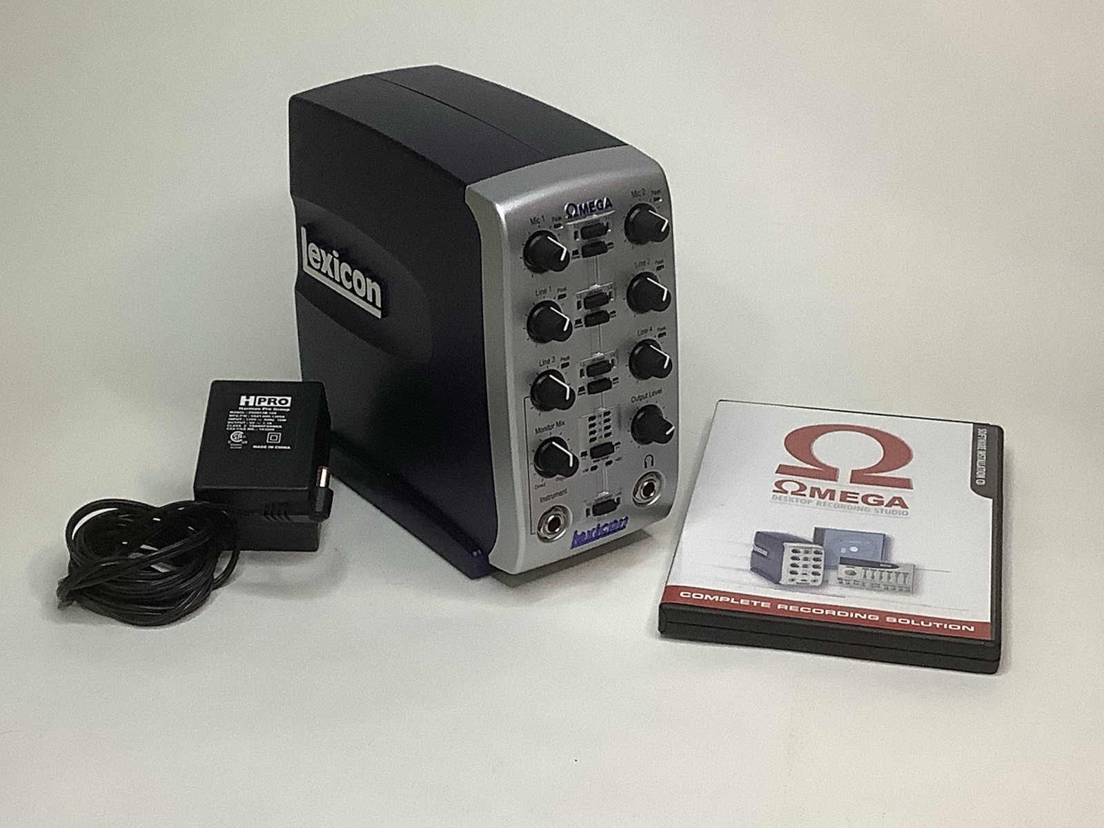 Lexicon Omega USB Audio Interface Desktop, 2 Mic/4 Line, MIDI, S/PDIF , Software