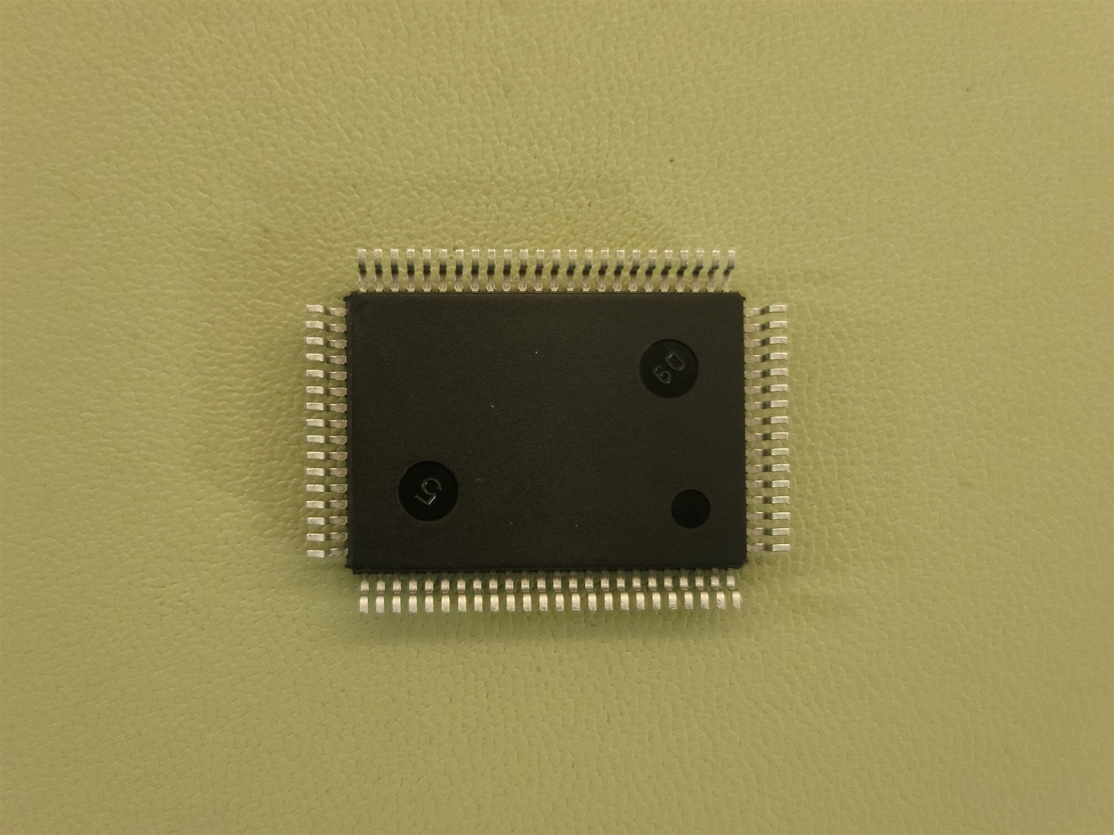 Samsung KS57P2308Q Microcontroller, 4Bit, 8448 I/O Pins, 39 Interrupts, 4 Timers