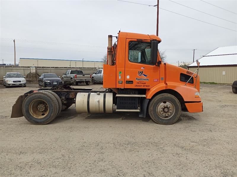 Volvo VN Frame Step 5"X36" (10957460