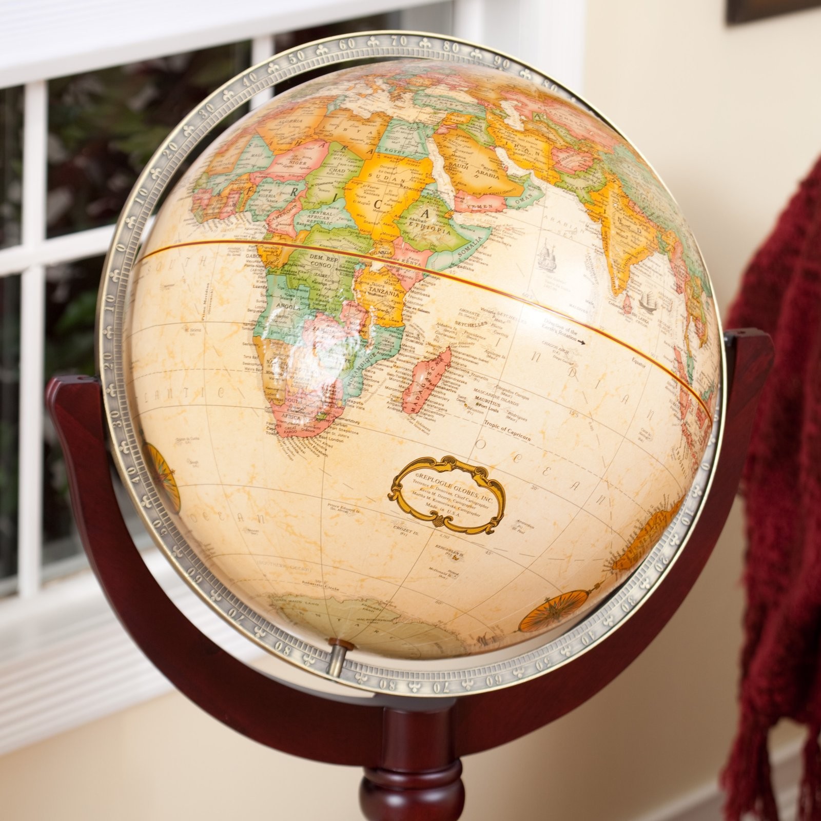 Replogle 22716 Sherbrooke II Globe, Large, Off- White