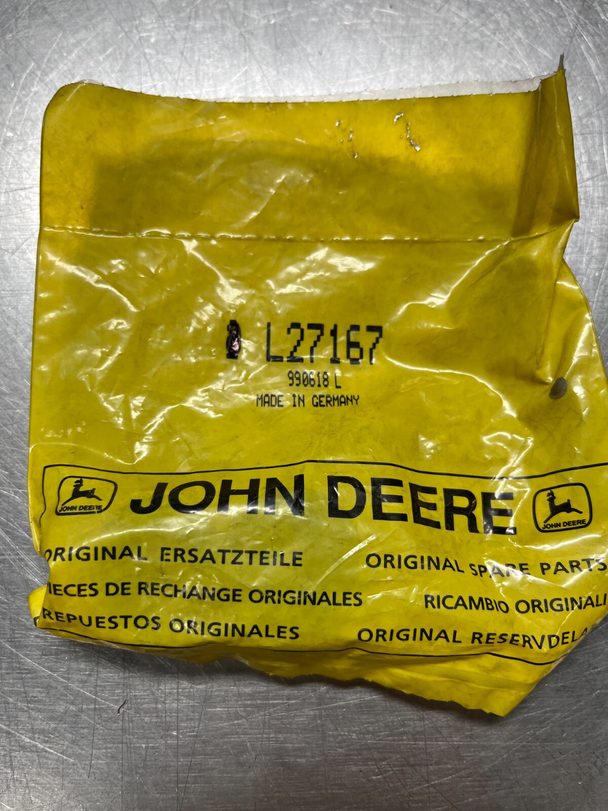 L27167   GENUINE  OEM  John Deere   Plastic Bushing NUT