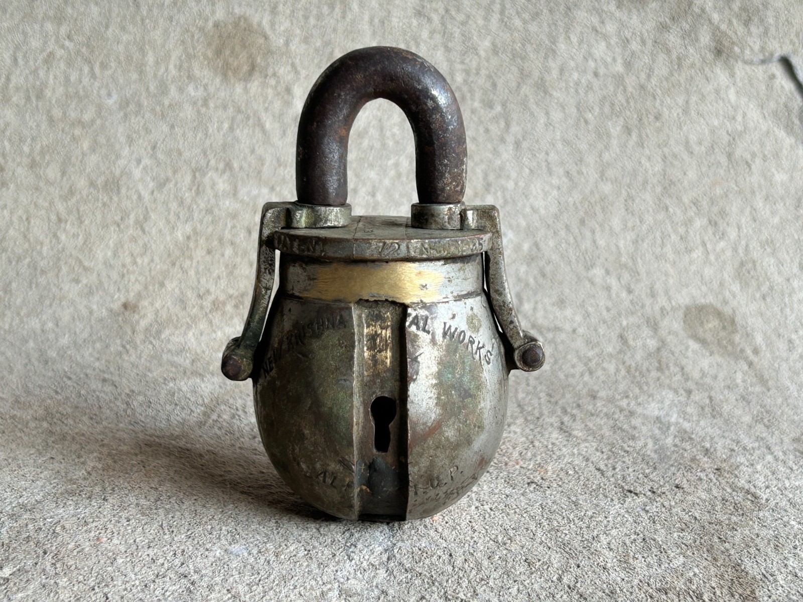 RARE OLD VINTAGE SOLID BRASS UNIQUE SHAPE PADLOCK NO HAVE KEY