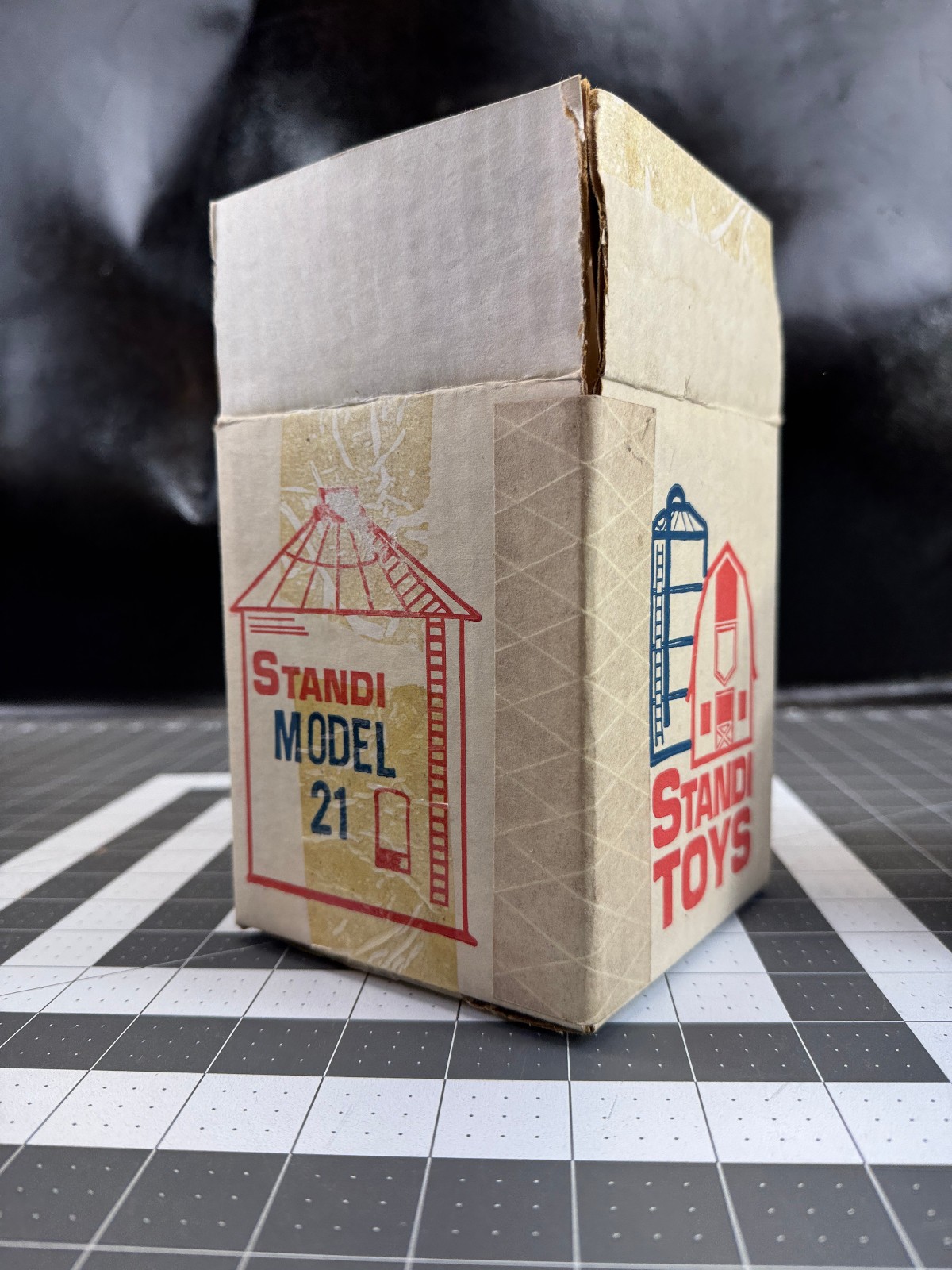 1/64 Standi Toys Model 21 Grain Bin