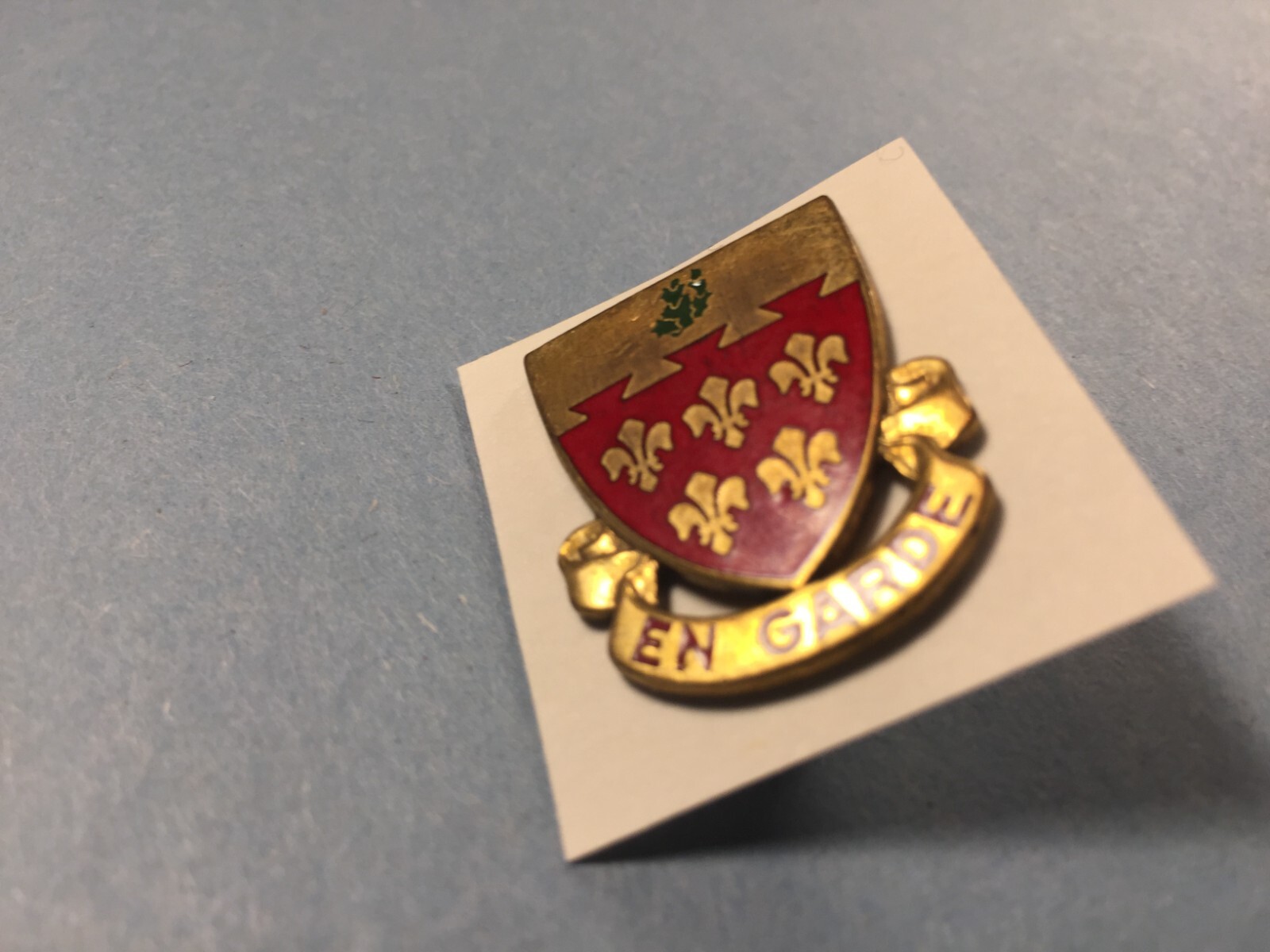 US Army-77th Field Artillery Regt. DUI Crest (clutch back) Susco