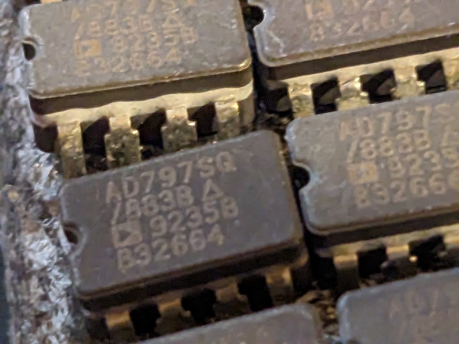 Analog Devices AD797SQ Ultra-Low Noise Op-Amp 8-Pin DIP 8 - Military take-offs