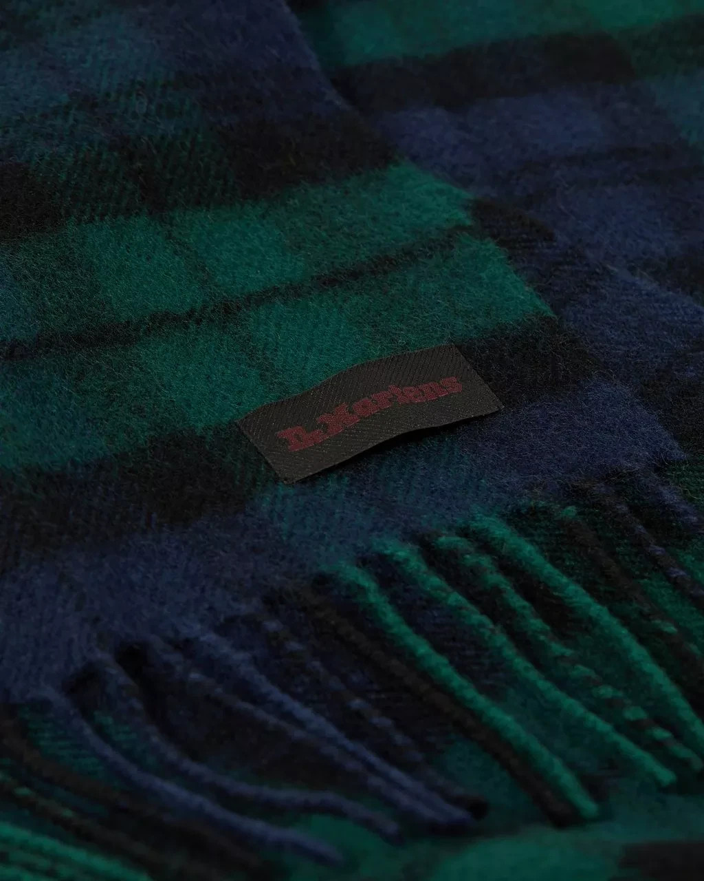 Dr. MARTENS AUTHENTIC TARTAN LAMBSWOOL SCARF, BLACK, AC086022, ONE SIZE
