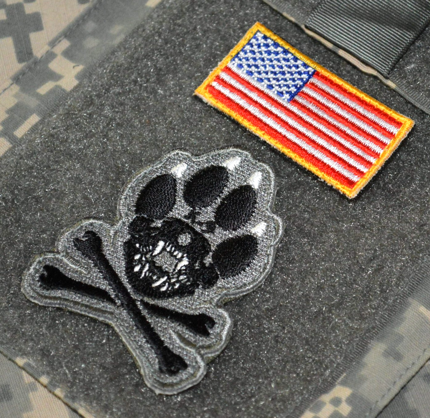 USMC EOD EXPLOSIVE DETECTION CANINE K-9 vêlkrö ACU 2-PC: US FLAG + DOG PAW PRINT
