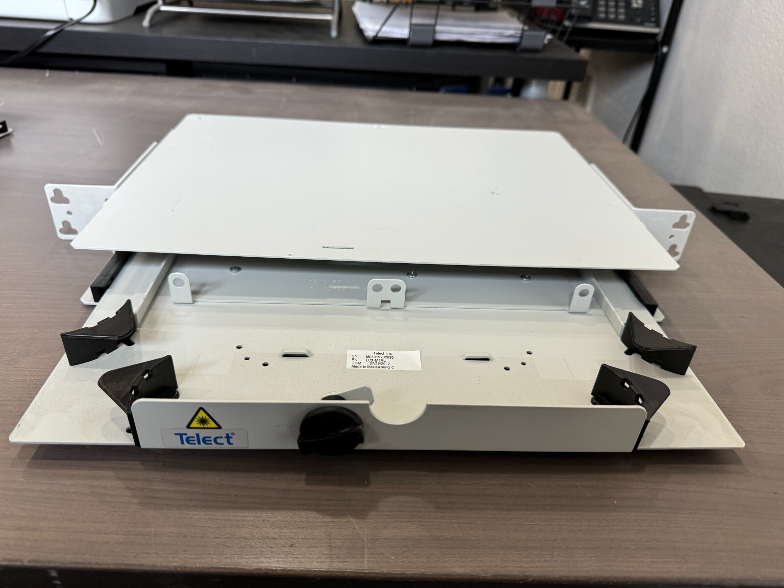 Telect / Amphenol LCX-M1RU Fiber Splice/patch panel