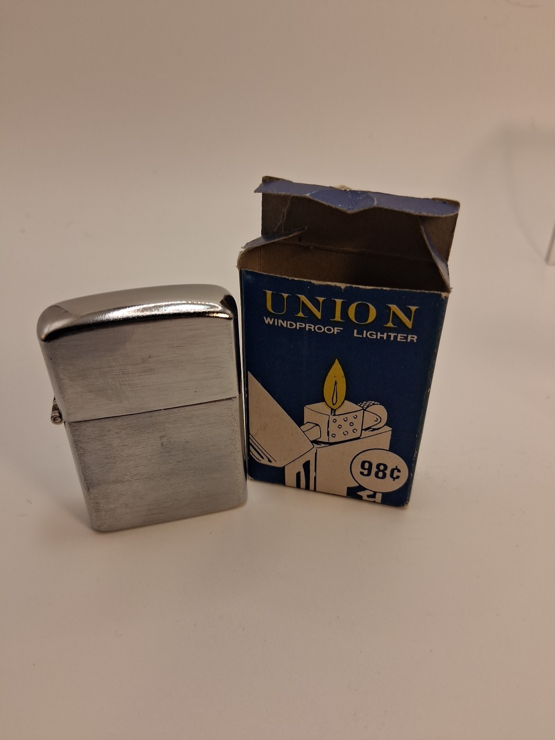 Collectors UNION Wind Proof Cigarette Lighter in Original Box