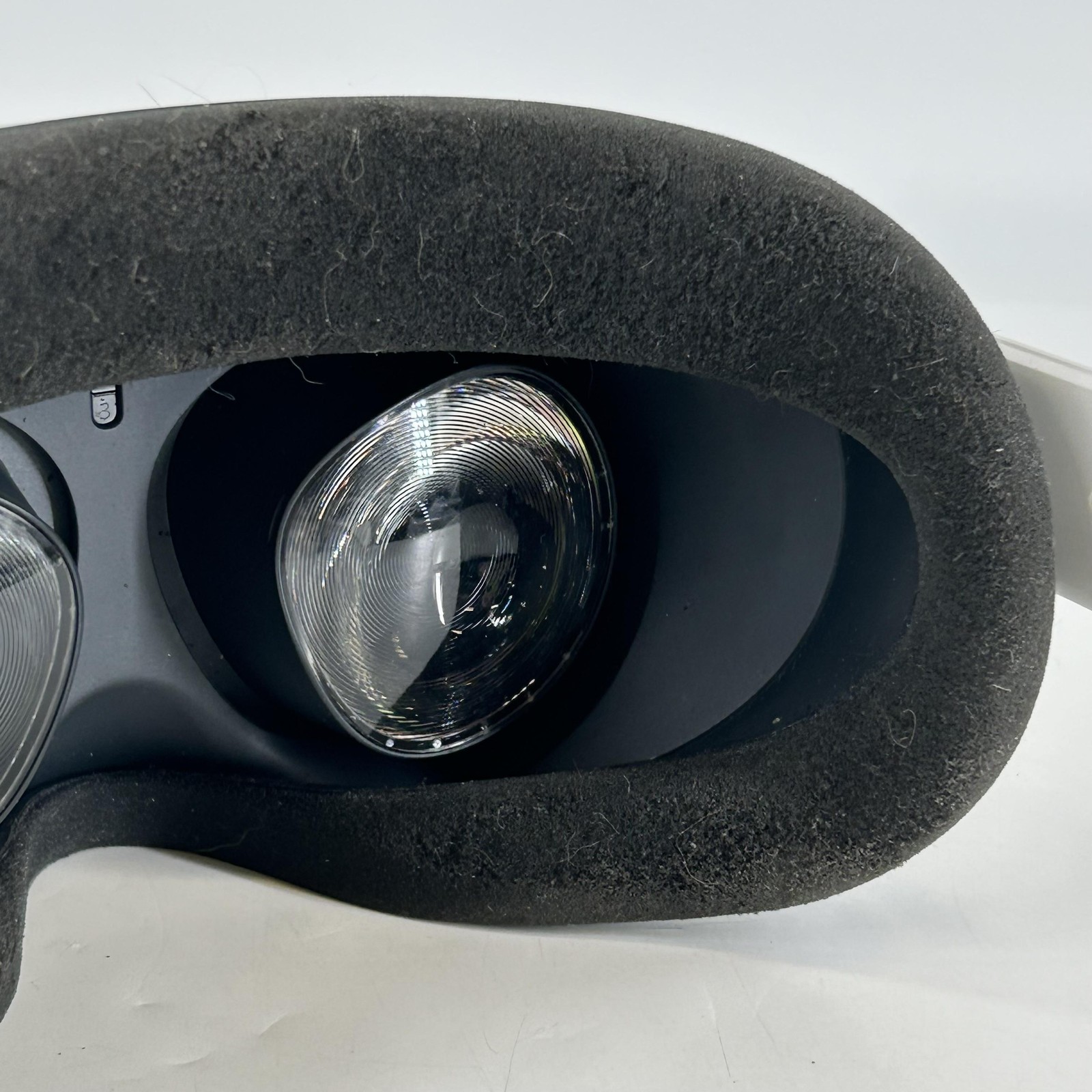 Meta Quest 2 VR Headset 256GB w/ Controllers/Regular Strap - Fair