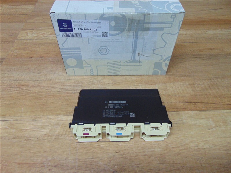 Brand New Gateway Control Unit Genuine Mercedes X470 - A4709009102