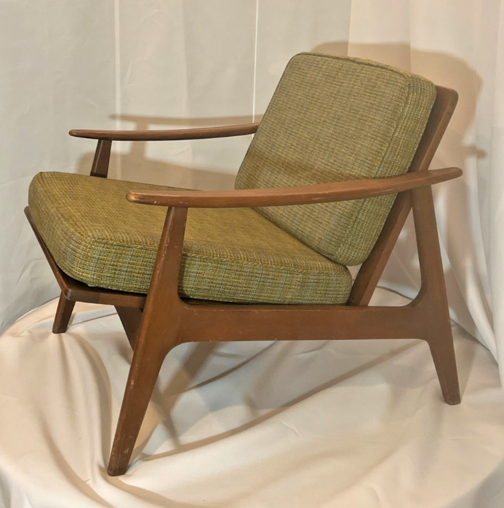Mid-Century Modern Danish-Style Lounge Chair - Walnut, 1960s - Beautiful Shape