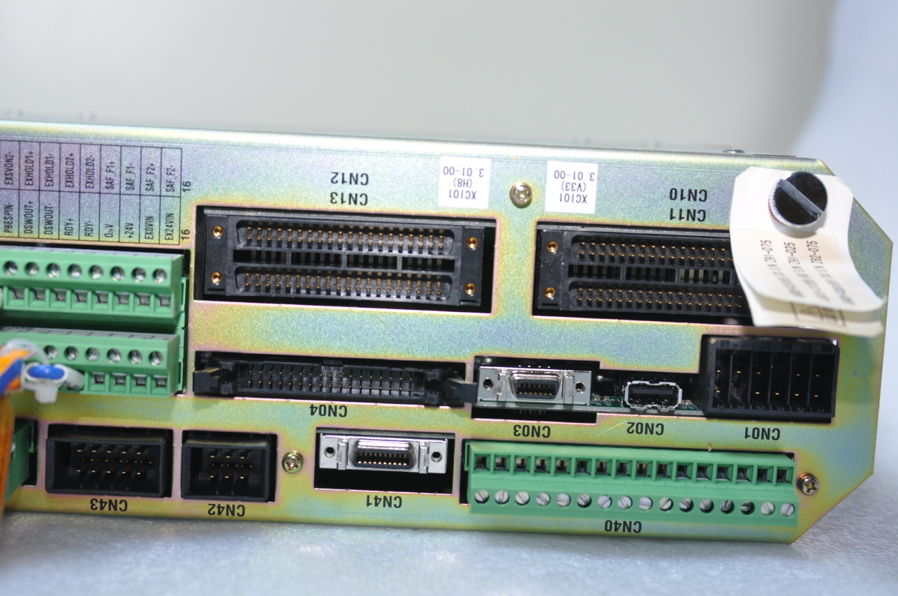 YASKAWA JZRCR-XC002B ROBOT CONTROLLER