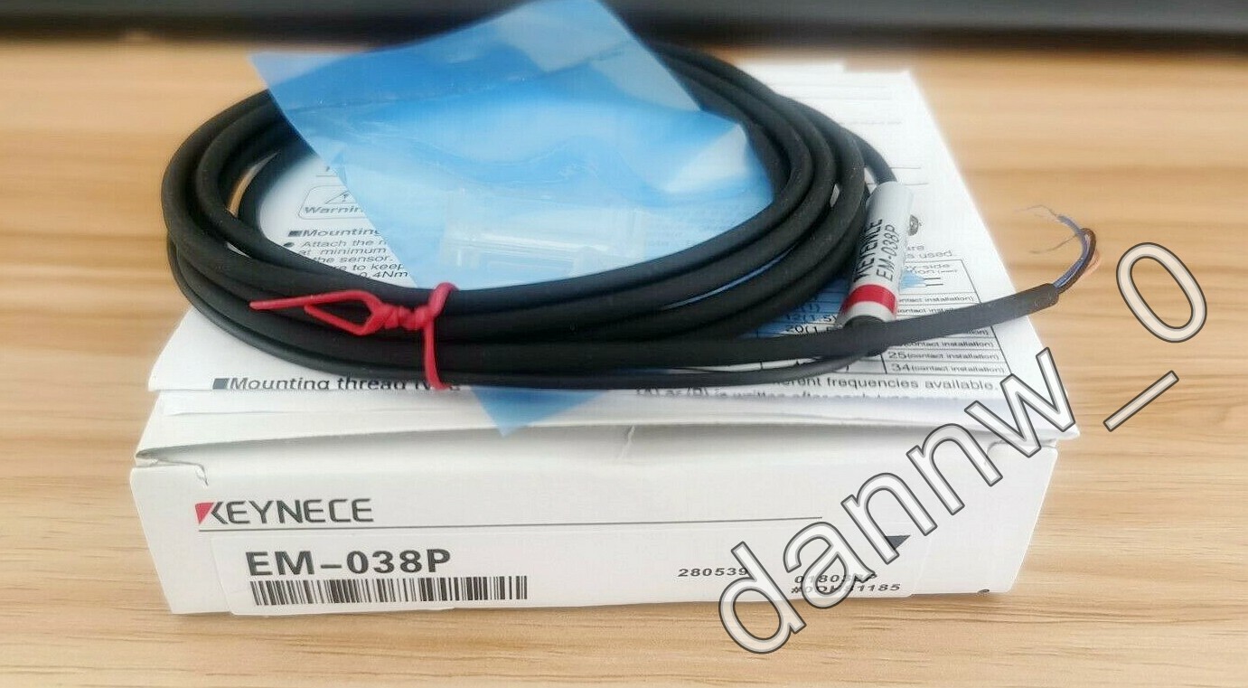 New in box KEYENCE EM-038P Proximity Sensor #