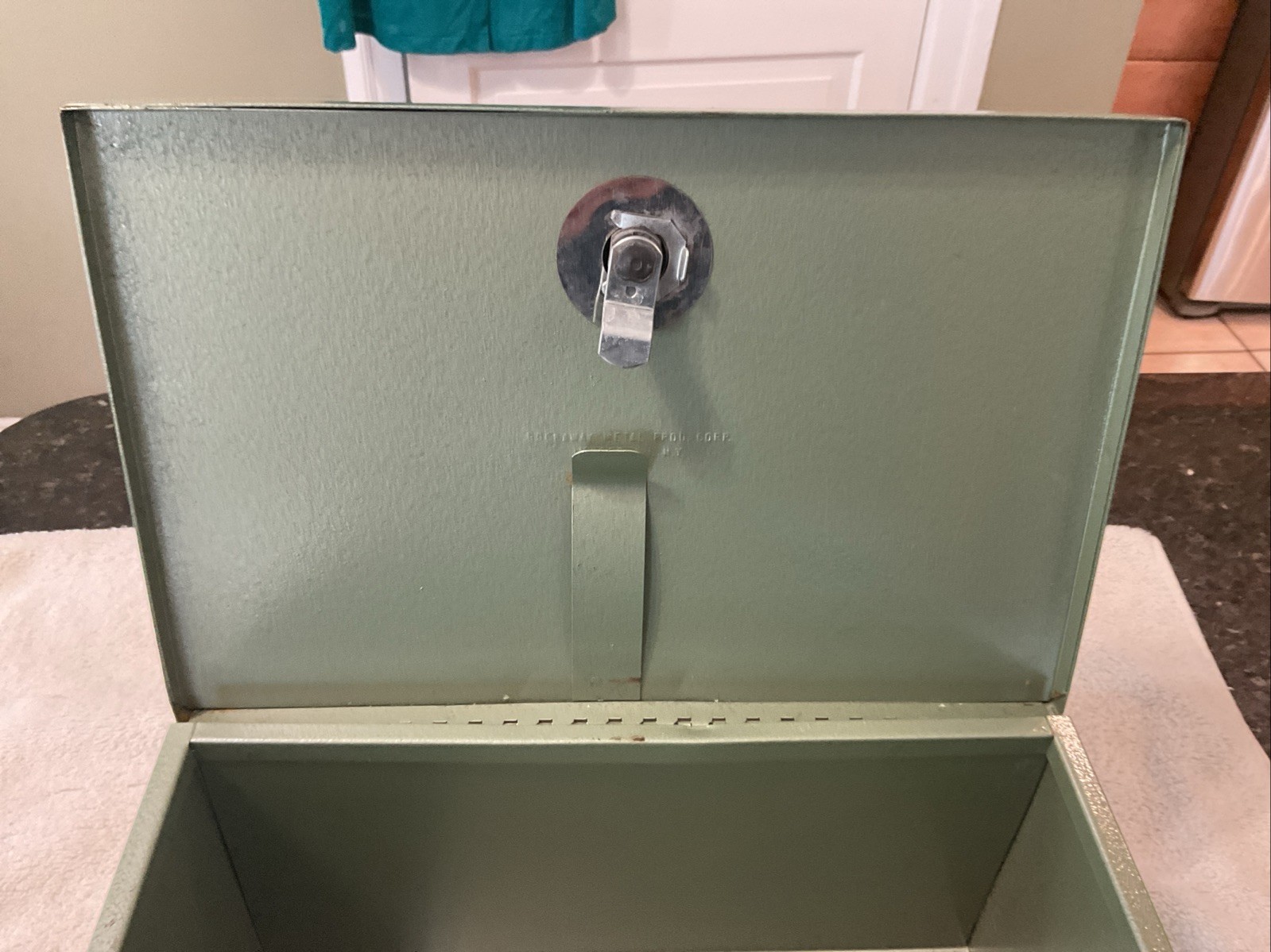 Fire Resistant Portable Security Chest Key Lock 12.5x 6x 8 “fire box”