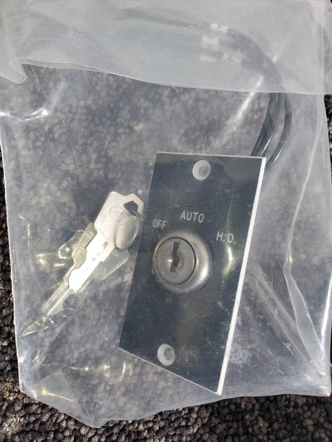 Garage Door / Alarm External Key Switch with 2 Keys and Mounting Plate NEW