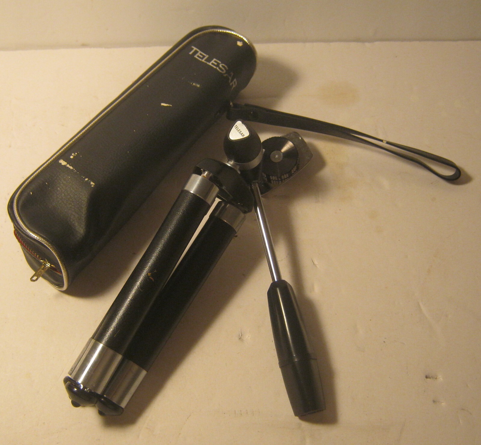 Vintage TELESAR Japan CAMERA TRIPOD in Vinyl Pouch 44" Extended!! EXCELLENT!!