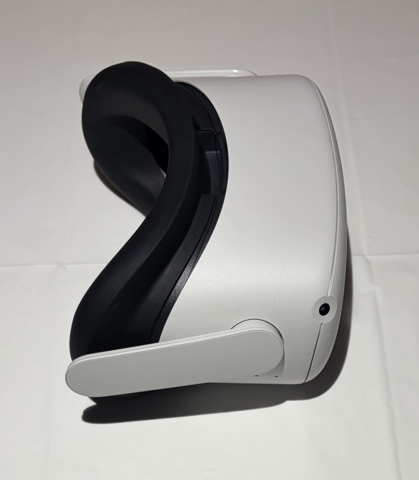 Meta Oculus Quest 2 Standalone VR HEADSET ONLY KW49CM