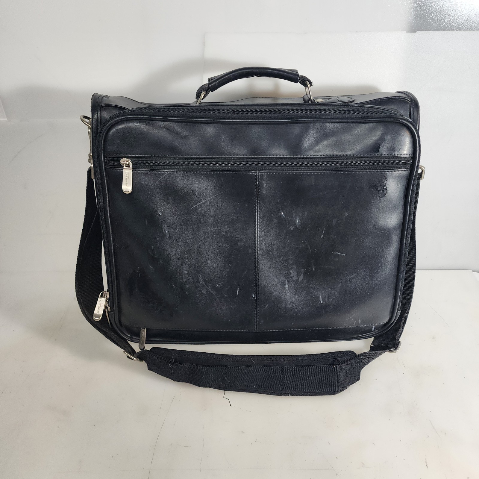 Targus KOS300 Reverse Access Notebook Case Black Koskin Leather
