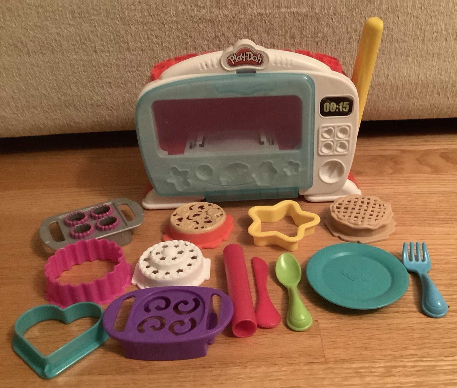 Play-Doh Kitchen Creations Magical Oven (B9740), Complete, 14 Pieces, Lights Up!
