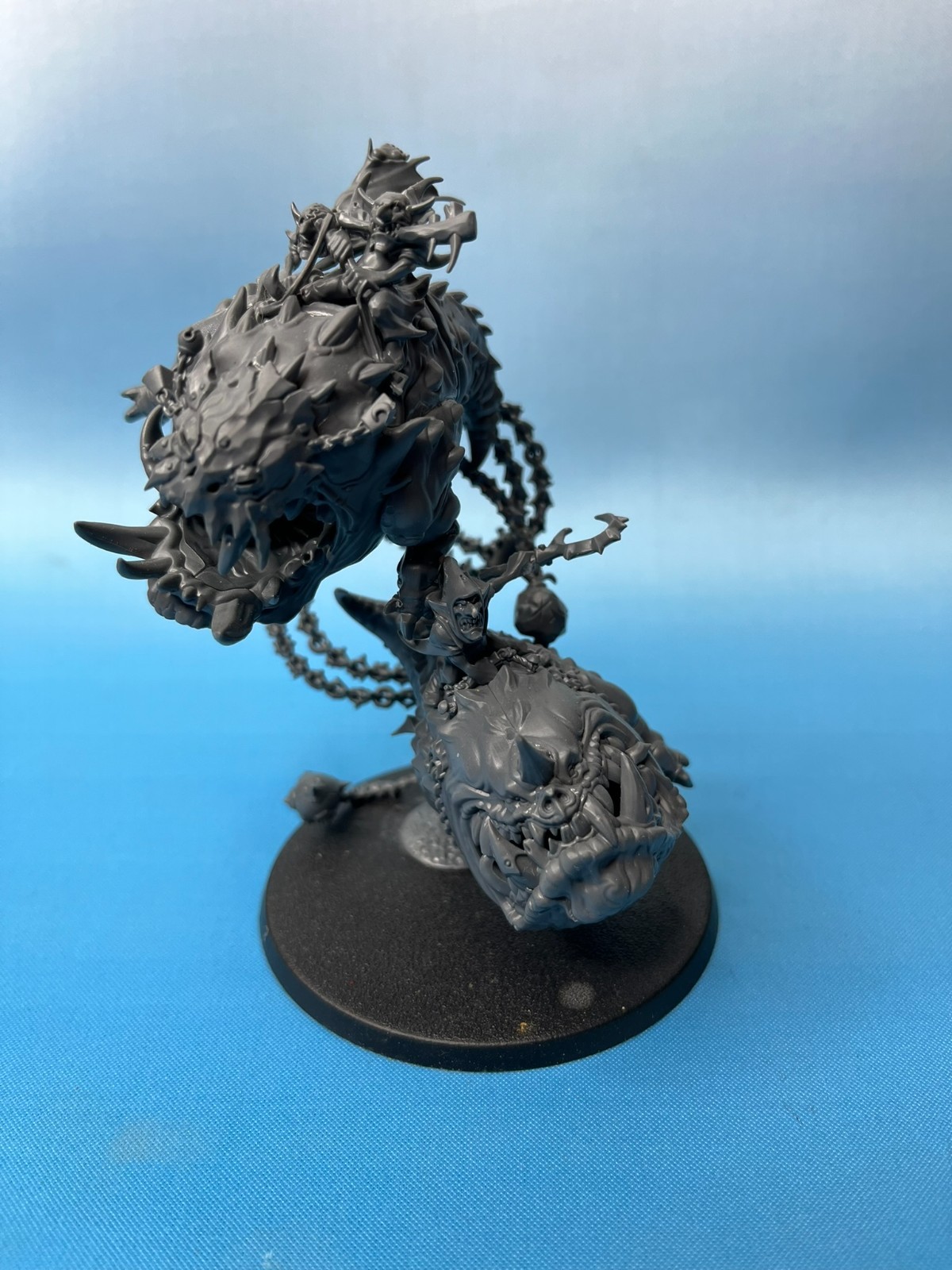 Warhammer AoS Gloomspite Gitz Loonboss on Mangler Squigs - Assembled