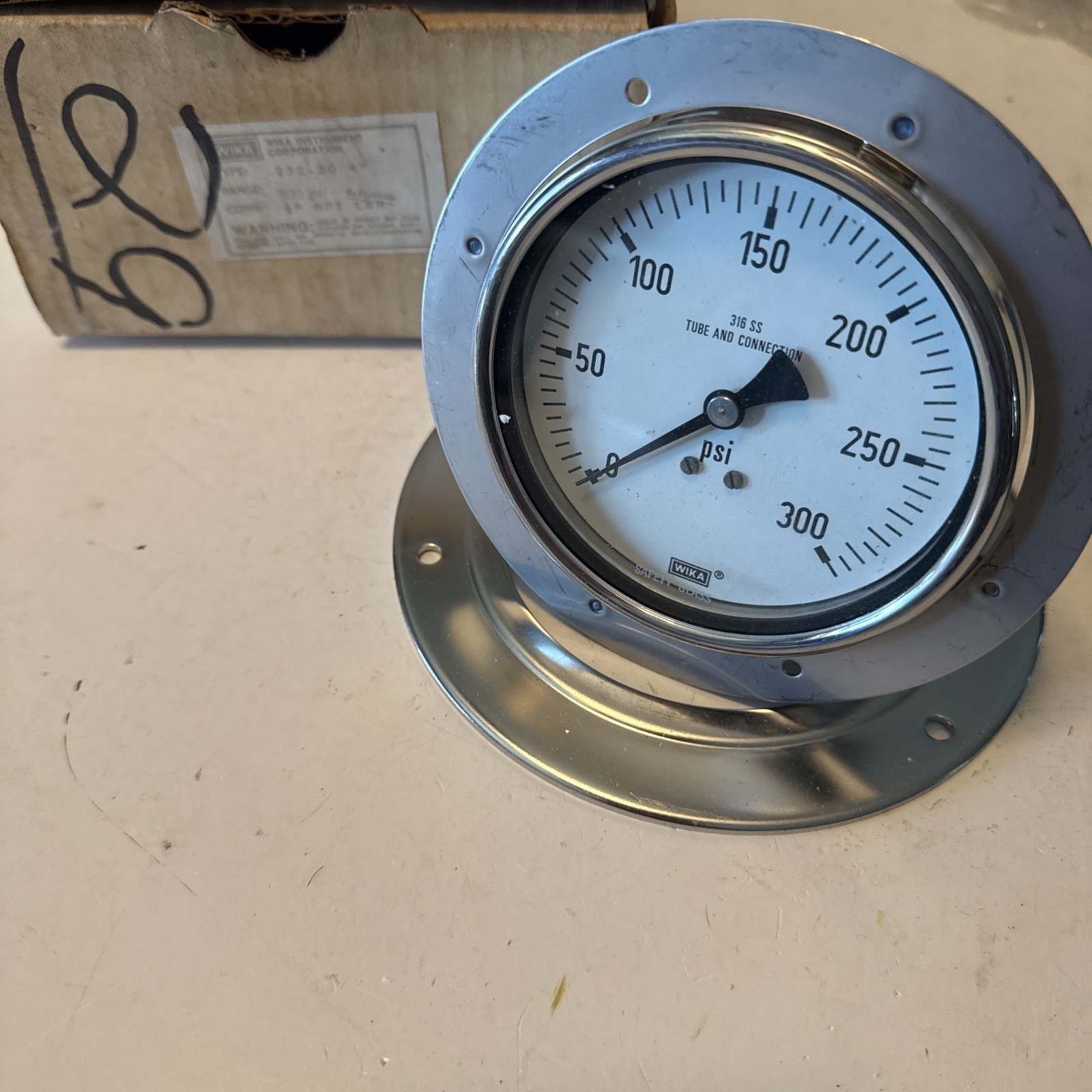 WIKA Type 232.30 pressure gauge NOS