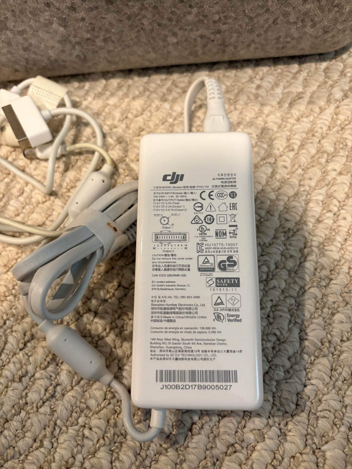 DJI Phantom 4 w/Charger, x2 Set Blades, Controller, Hardcase, Cords, and Battery