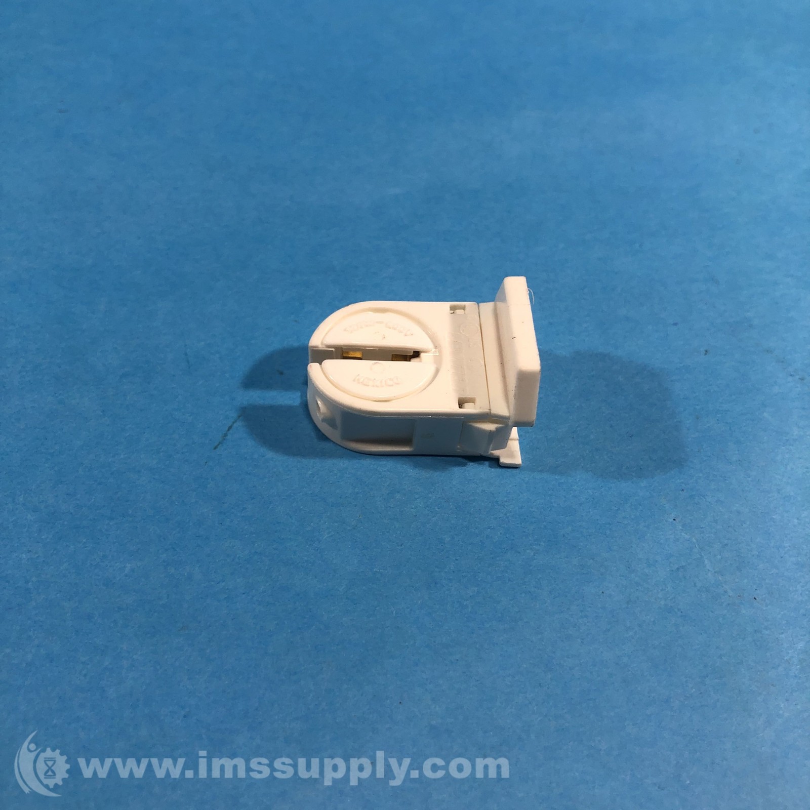Leviton Lamp Holder 600V 120W FNIP