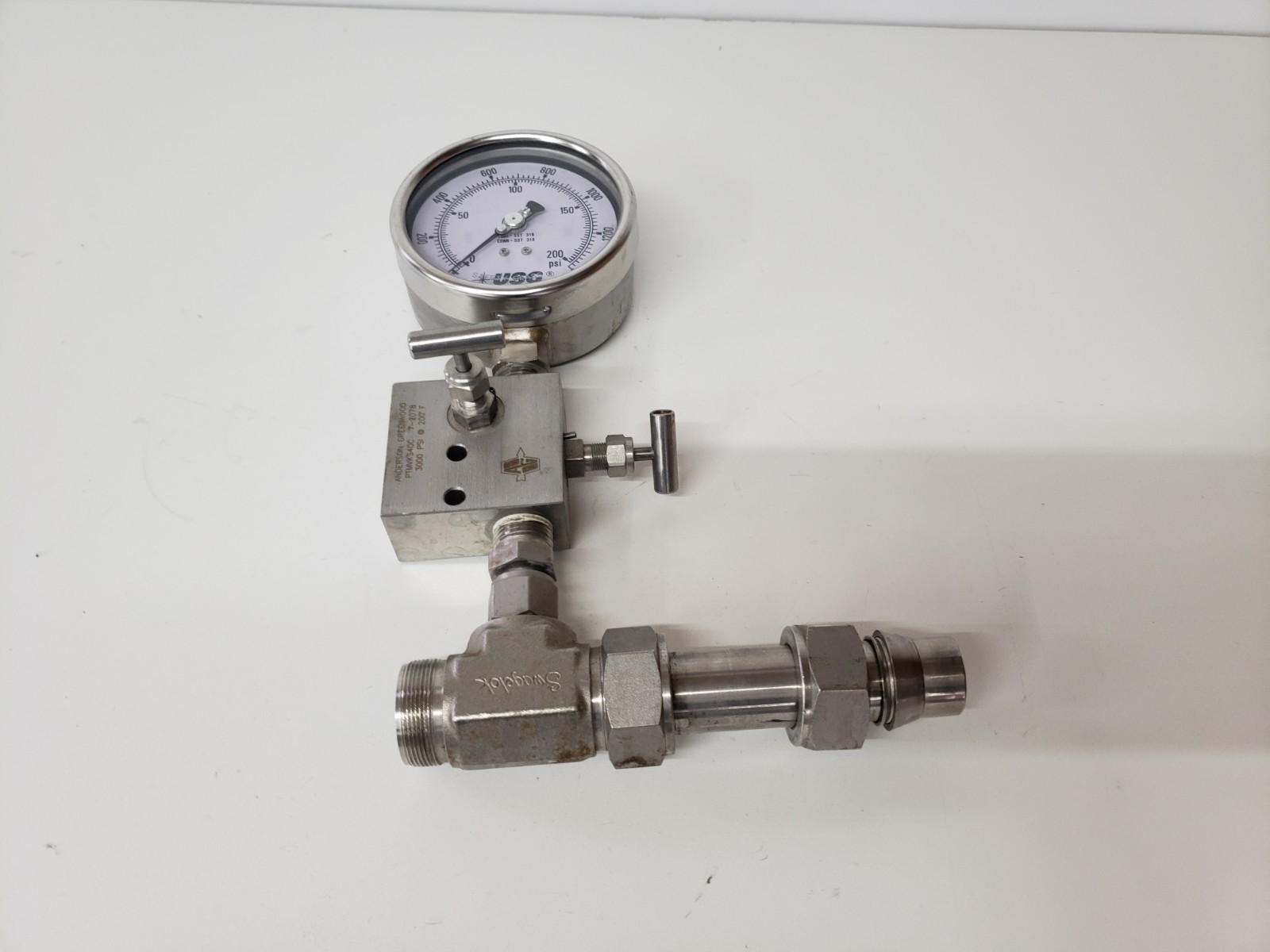USG 200psi Gauge w/ Anderson Greenwood PTMVKS40C Manifold Valve + Swagelok Tee