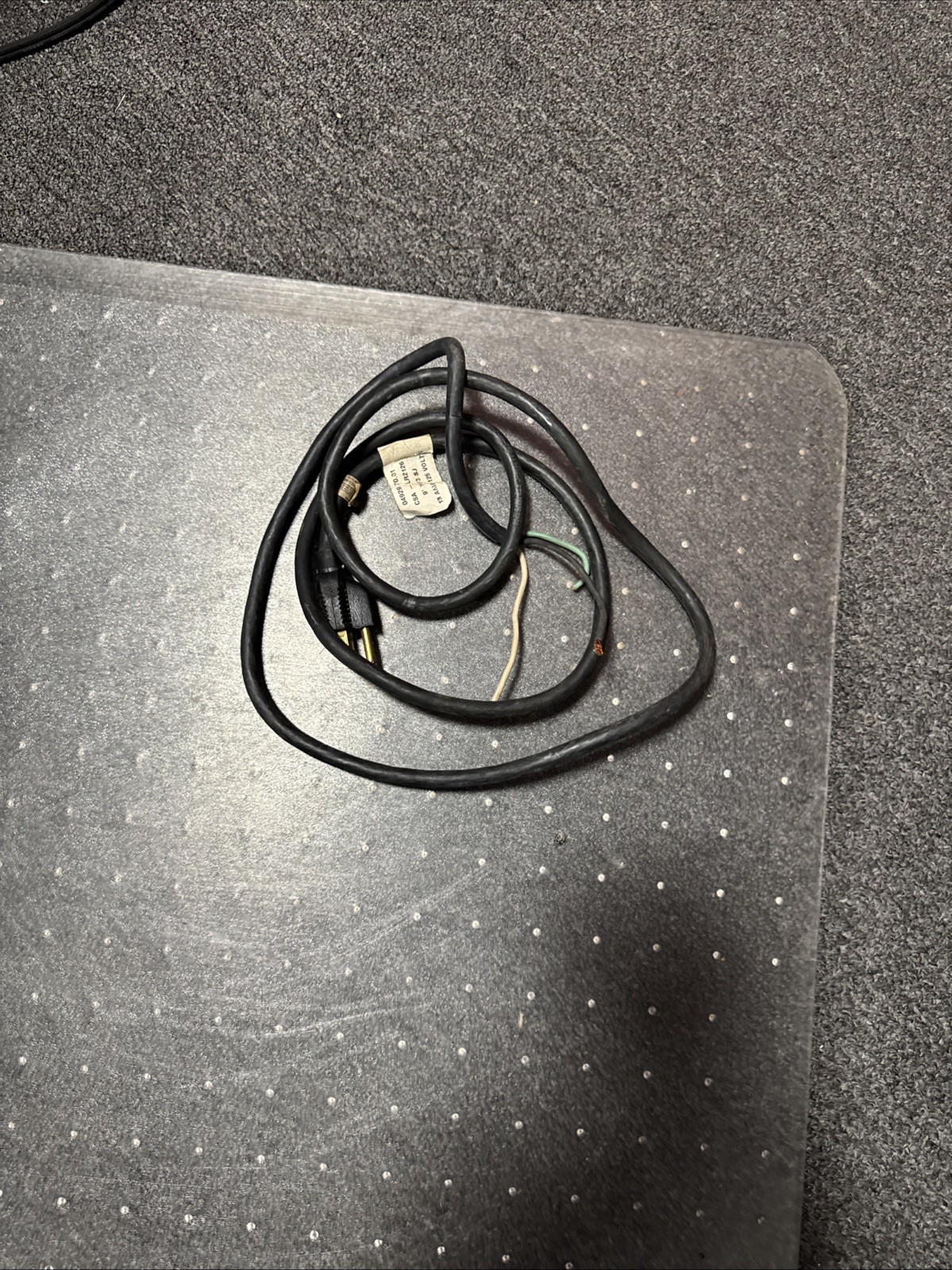 6’ Black Replacement 13 Amp 125 Volt Plug Light Use