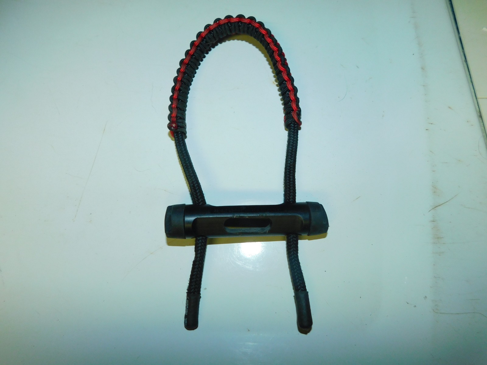 LOC OUTDOORZ STIFFY SLING RED & BLACK FOR ARCHERY