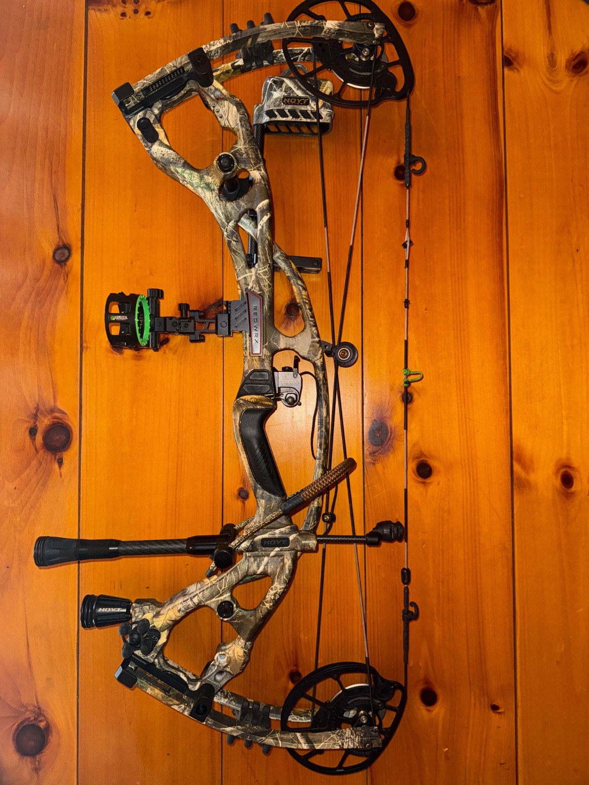Hoyt RX5 w/ QAD ultra rest, 5pin sight, quiver, and CBE stabilizer