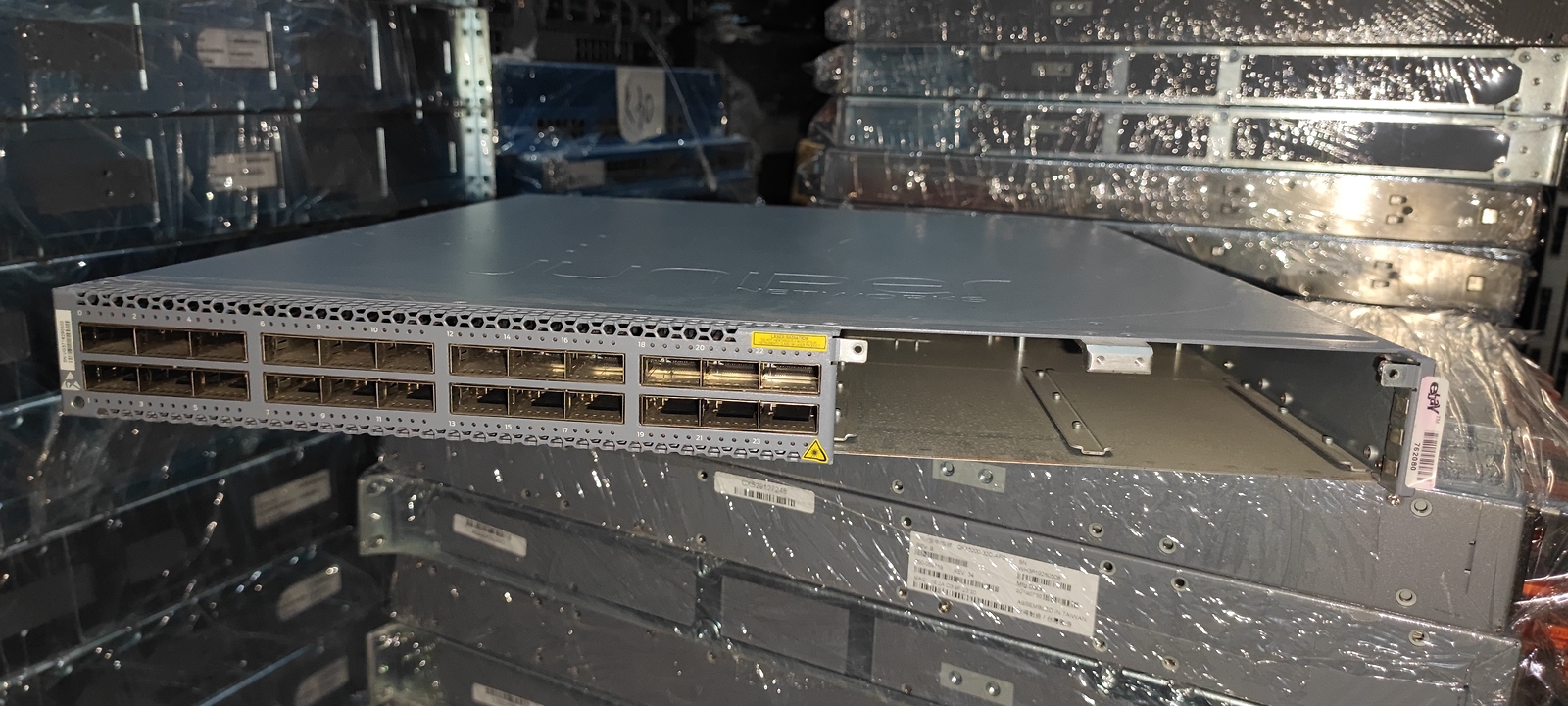 Juniper QFX5100-24Q-3AFO Front to Rear 24x QSFP+ 40 Gigabit Ethernet Port Switch