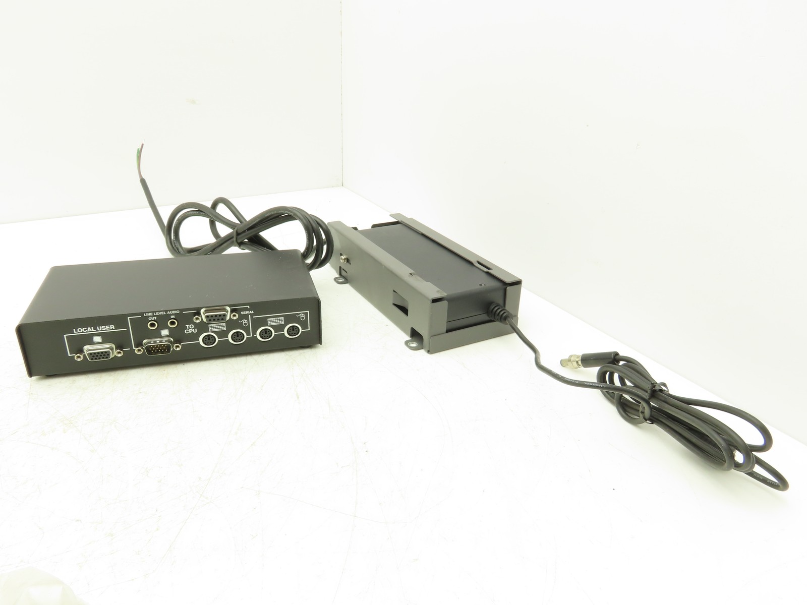 Black Box ACU1028A CAT5 KVM Extender ServSwitch Local Box Only And Cords