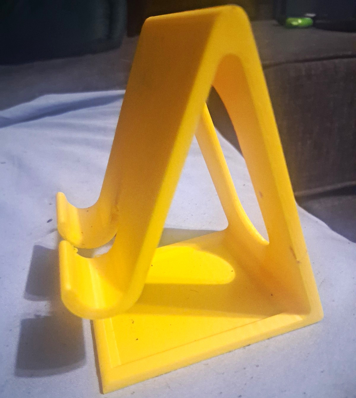 Yellow Plastic Desktop Stand Tablet Holder Easel Style Desktop Tablet Stand