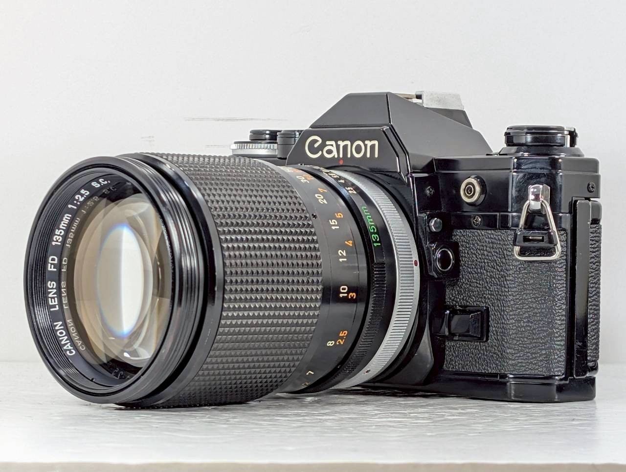 [Exc+5] Canon AE-1 SLR Film Camera Body Black + FD 135mm f/2.5 S.C. Lens JAPAN