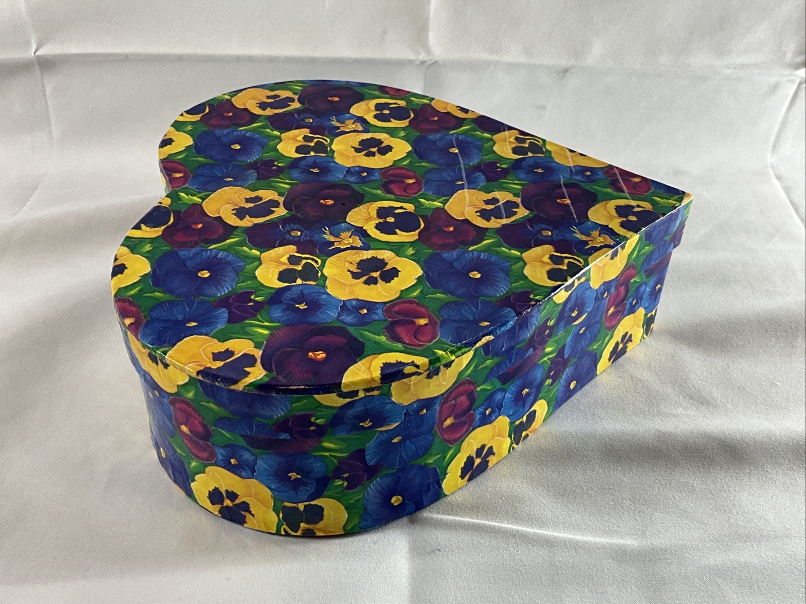 Heart Shaped Pansy Design Gift Box Keepsake’s