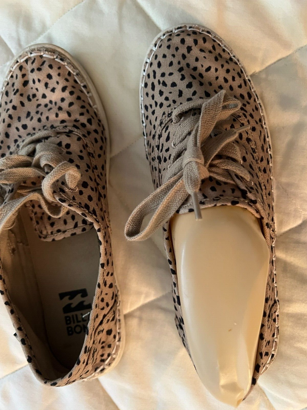 RARE Billabong Juno Lace Up Leopard Flat Casual Tennis Sneakers Shoes Wm Sz 7.5