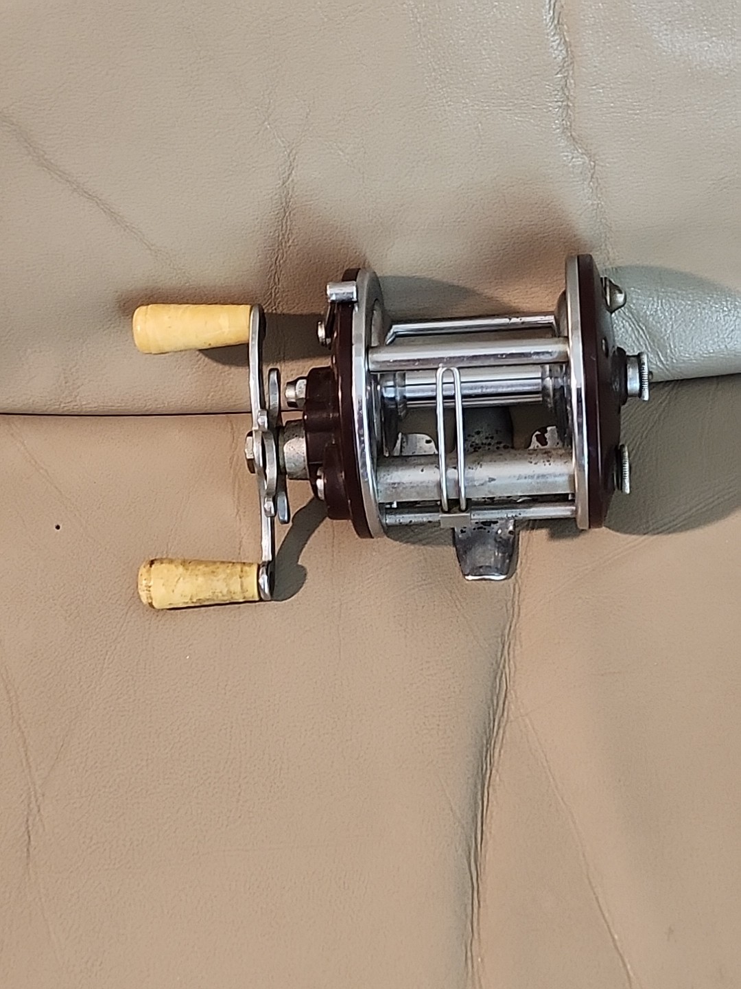 Vintage Penn Peer No. 109 Level Wind Fishing Reel  With Yellow Handles