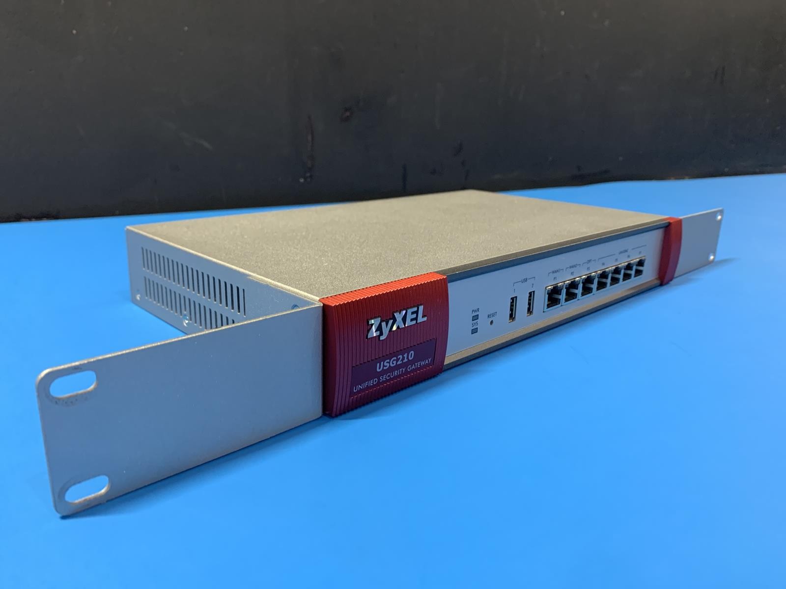 ZyXEL USG210 ZyWALL Neywork Security Firewall W/ Ears USG 210