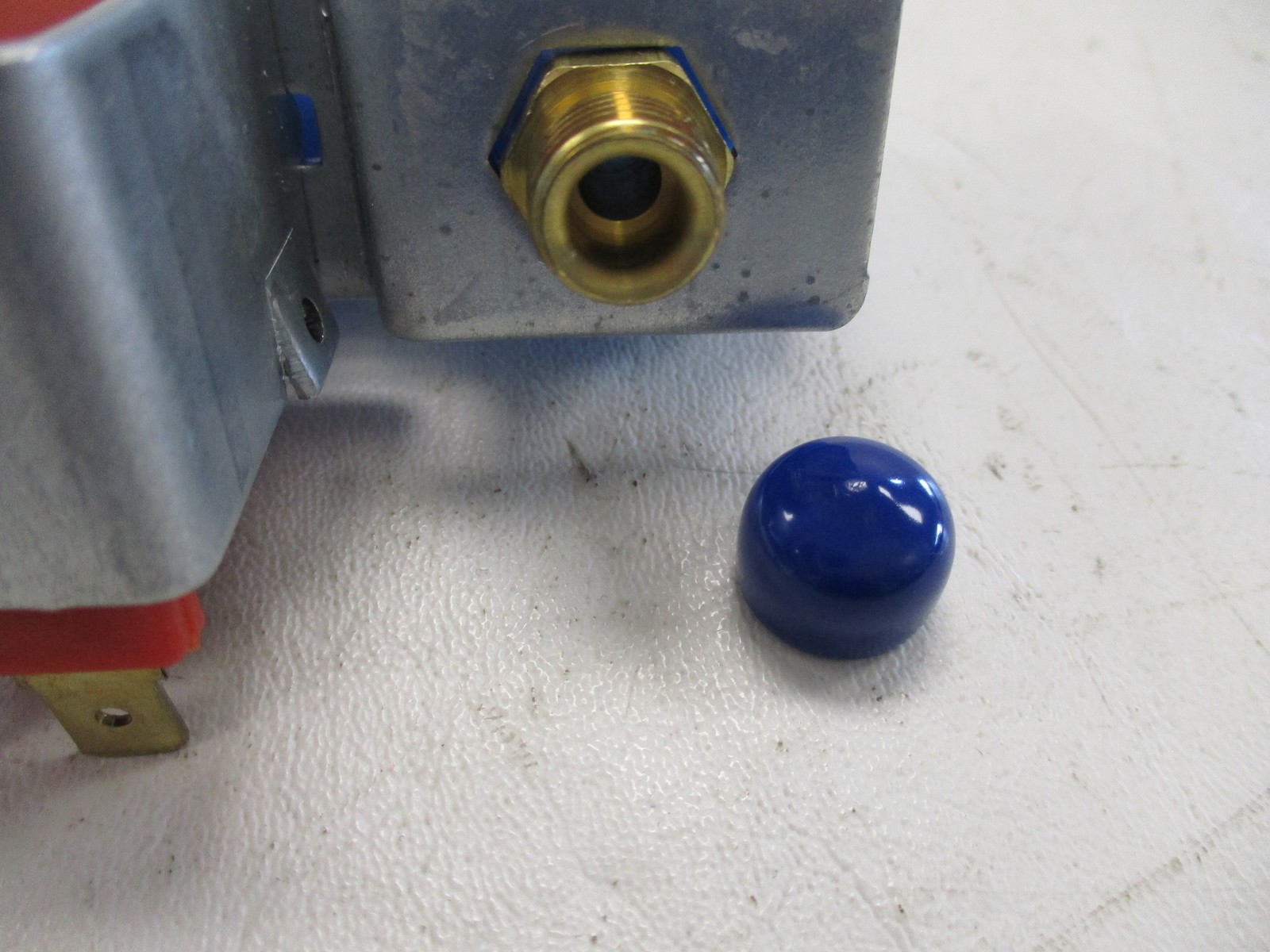 ROBERTSHAW COMMERCIAL ICE MAKER WATER VALVE IMV-494 RED / BLUE 2210494